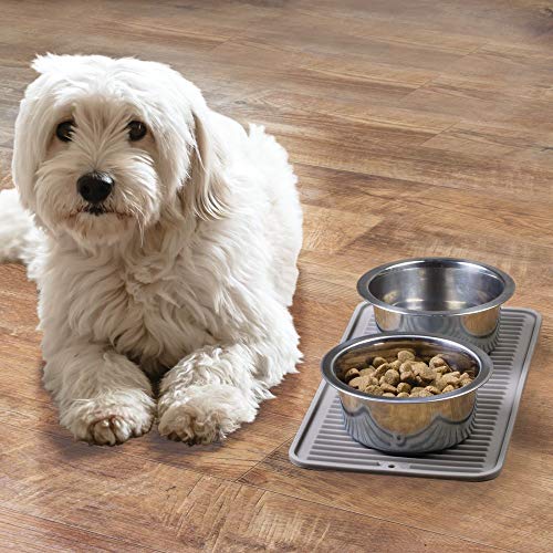 mDesign Alfombrilla de silicona para debajo del comedero – Mantel de silicona para comedero de mascotas – Práctico protector de suelo: 40,6 cm x 20,3 cm – Color gris