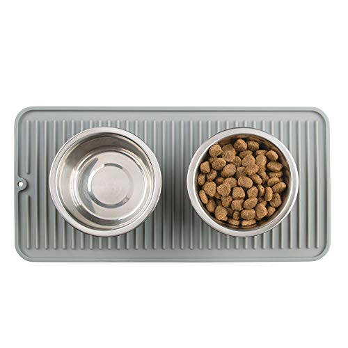 mDesign Alfombrilla de silicona para debajo del comedero – Mantel de silicona para comedero de mascotas – Práctico protector de suelo: 40,6 cm x 20,3 cm – Color gris